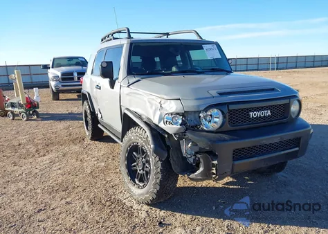 2013 Toyota Fj Cruiser z USA, uszkodzony, nr VIN JTEBU4BF2DK161400